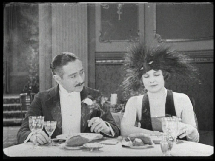 Con el papel de "Una mujer de París", regalaba un protagonista a su fiel compañera Edna Purviance